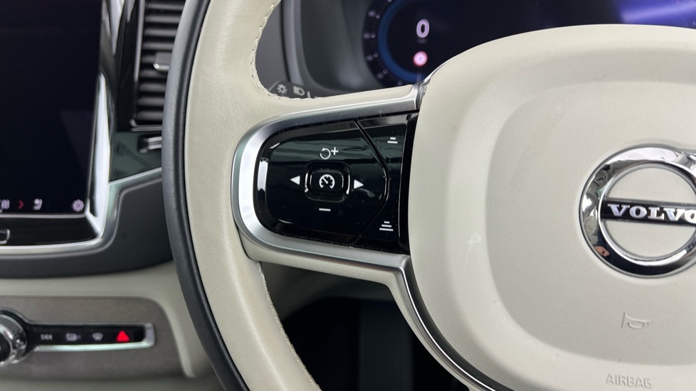 Used Volvo XC90 2023 for sale - 76861688: Photo 21