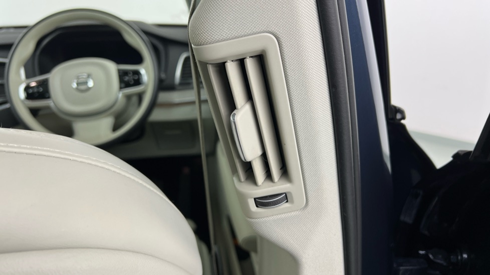 Used Volvo XC90 2023 for sale - 76861688: Photo 39