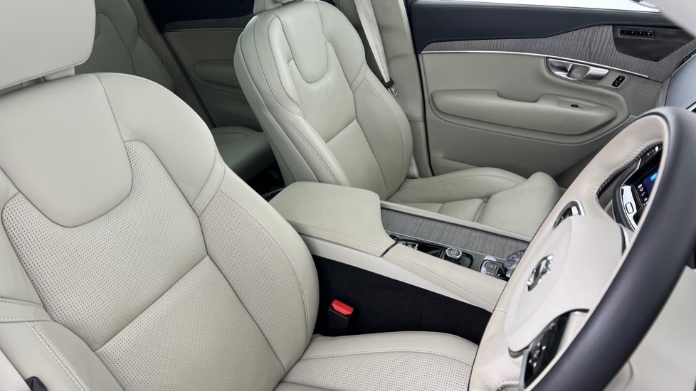 Used Volvo XC90 2023 for sale - 76861688: Photo 9