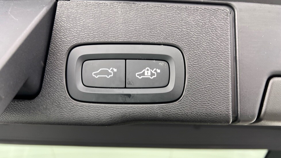 Used Volvo XC60 2023 for sale - 76168788: Photo 35