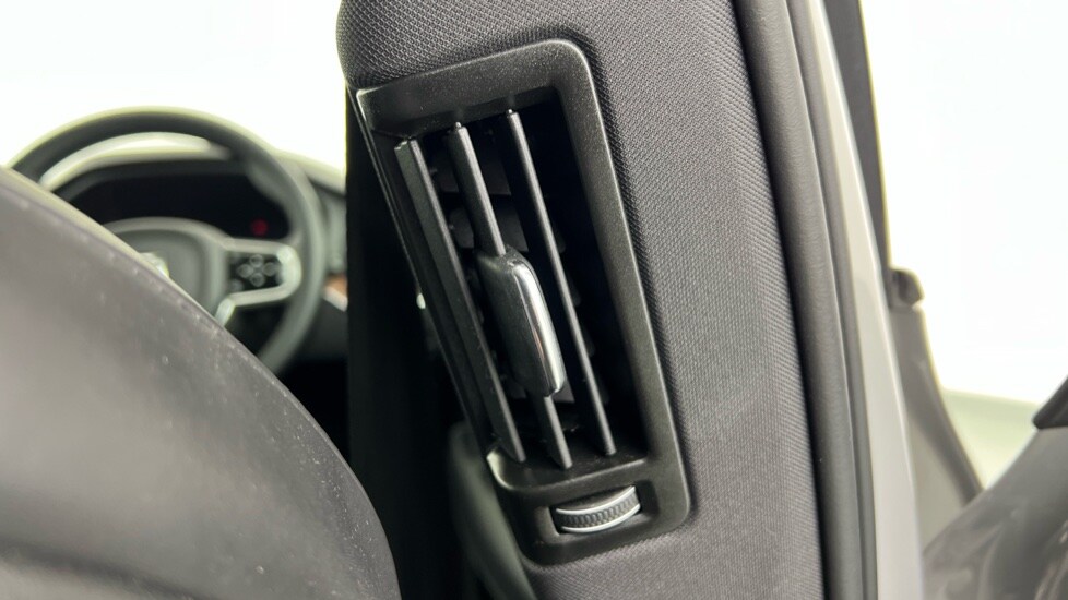 Used Volvo XC60 2023 for sale - 76168788: Photo 38