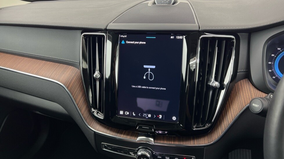 Used Volvo XC60 2023 for sale - 76168788: Photo 44