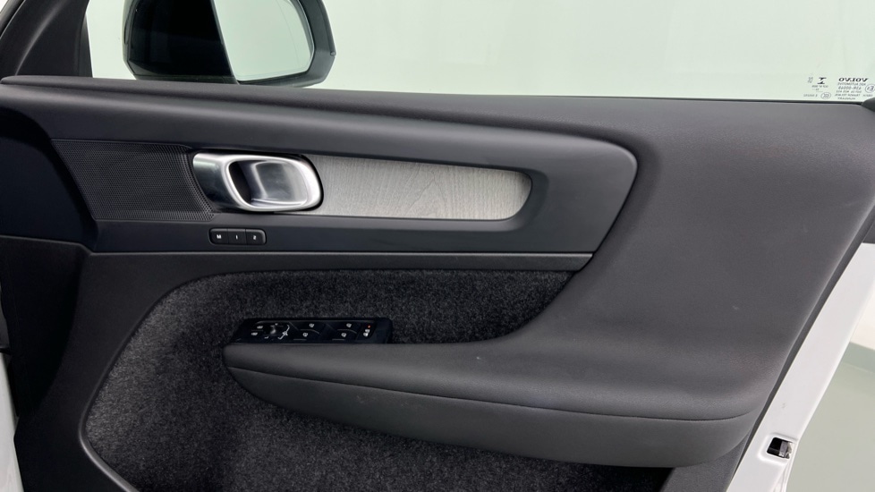 Used Volvo XC40 2023 for sale - 76540066: Photo 29