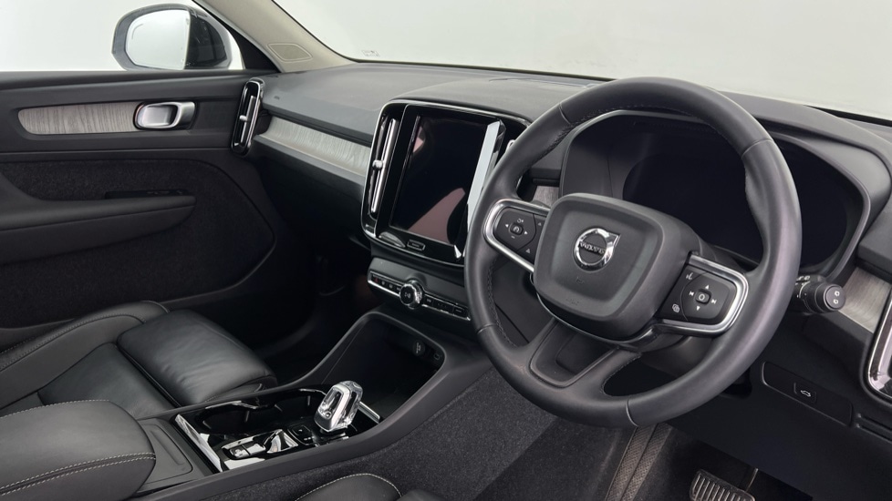 Used Volvo XC40 2023 for sale - 76540066: Photo 4