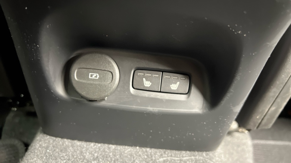 Used Volvo XC40 2023 for sale - 76540066: Photo 40