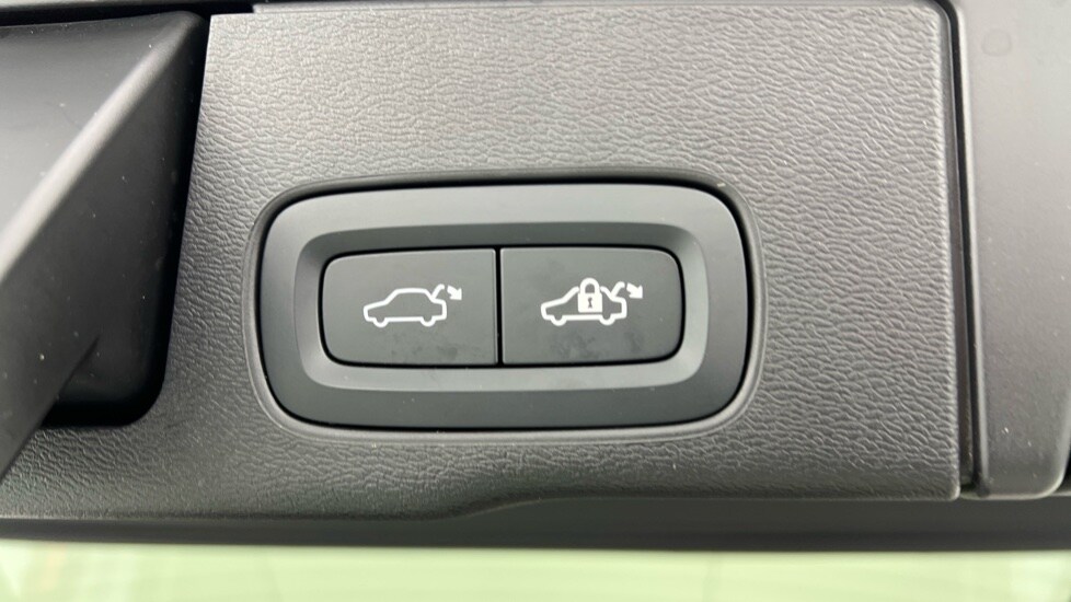 Used Volvo XC60 2023 for sale - 77755725: Photo 35