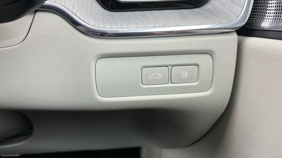 Used Volvo XC60 2023 for sale - 77755725: Photo 55