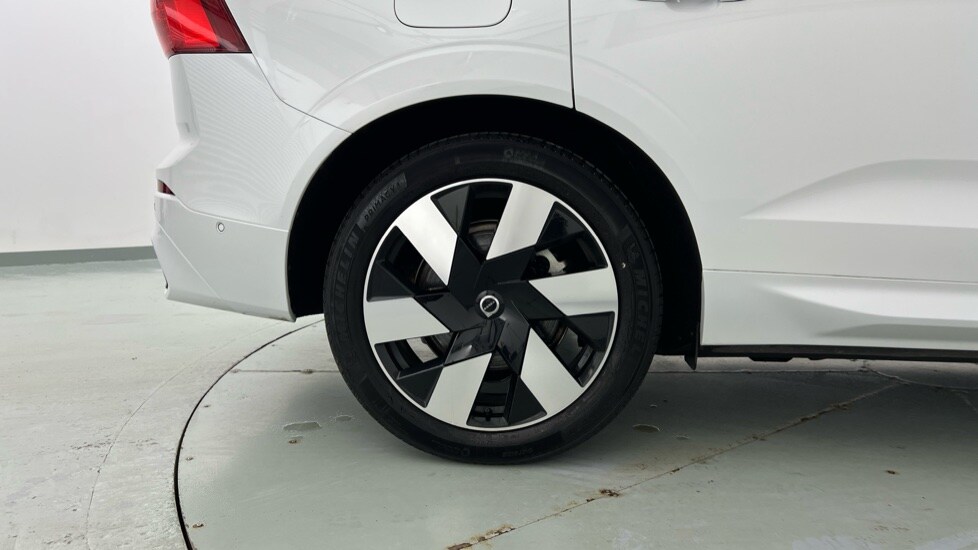 Used Volvo XC60 2023 for sale - 77755725: Photo 9