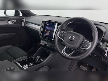 Used Volvo XC40 2024 for sale - 76507700: Photo