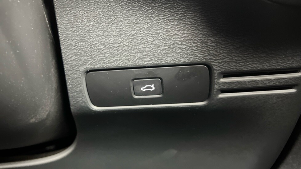 Used Volvo XC40 2024 for sale - 75934673: Photo 53