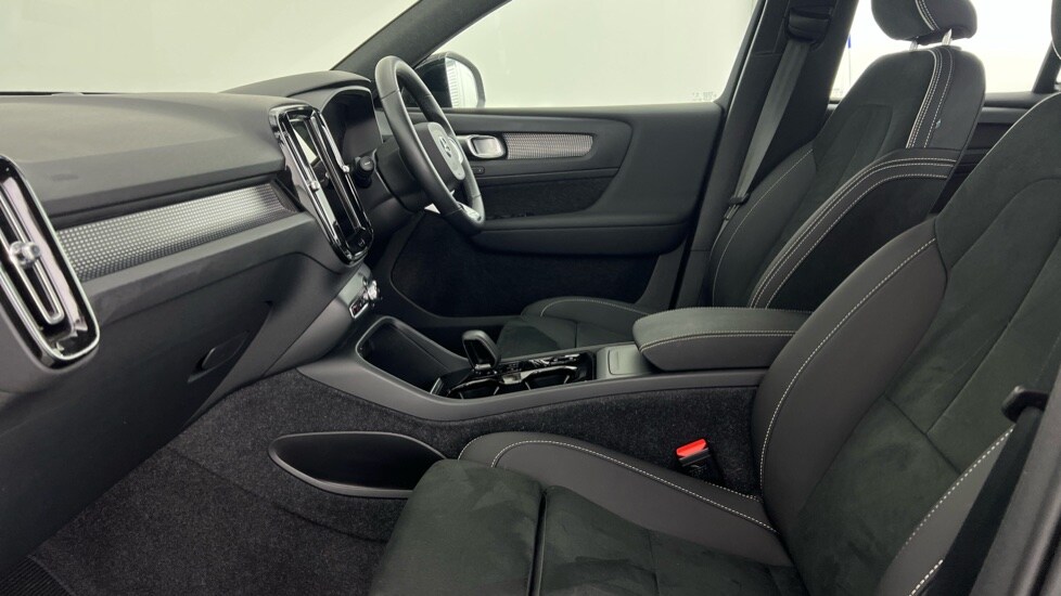 Used Volvo XC40 2024 for sale - 75934673: Photo 60