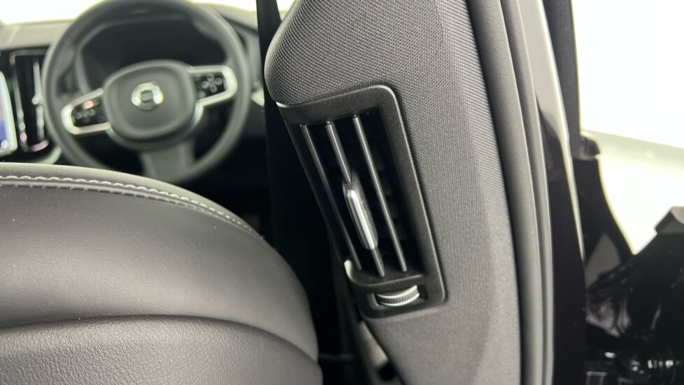 Used Volvo XC60 2025 for sale - 77576385: Photo 40