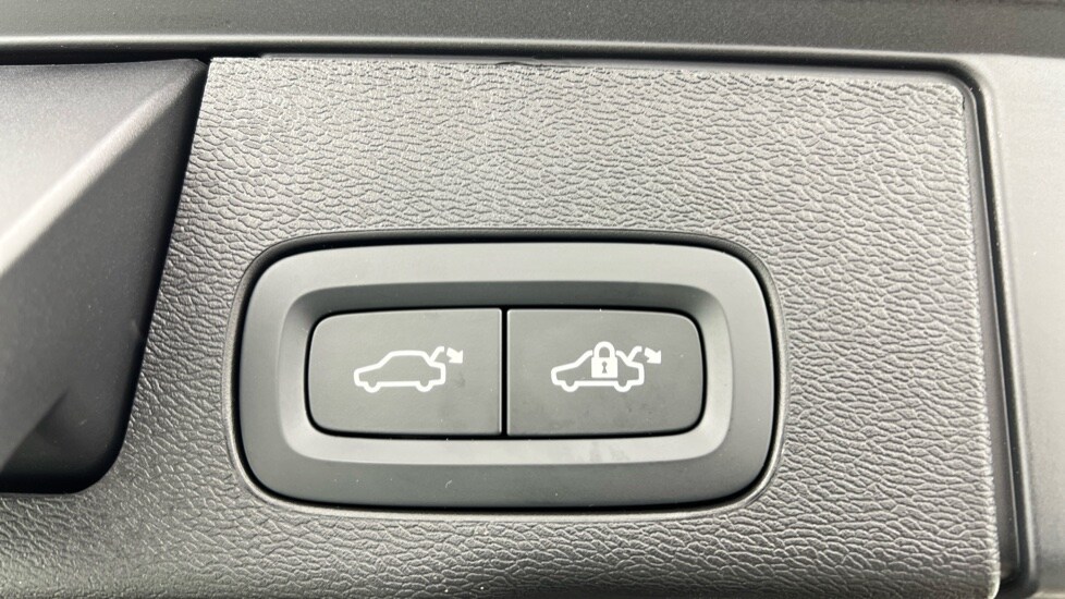 Used Volvo XC60 2025 for sale - 77732394: Photo 35