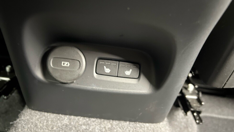 Used Volvo XC40 2024 for sale - 76507575: Photo 41