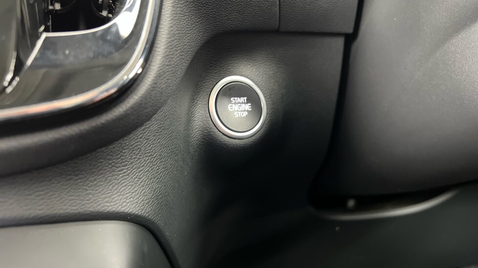 Used Volvo XC40 2024 for sale - 76507575: Photo 51