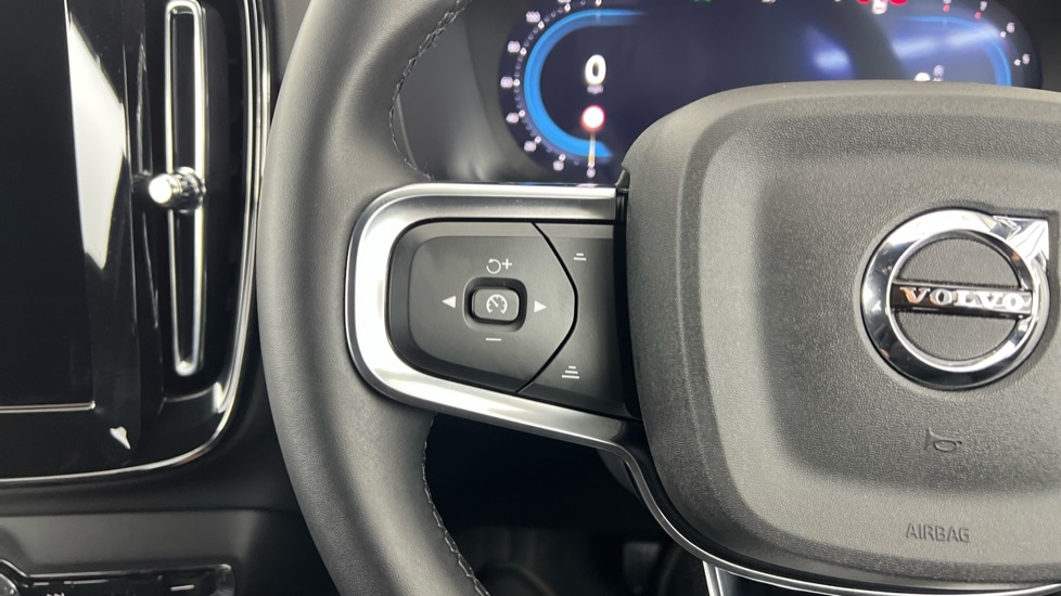 Used Volvo XC40 2025 for sale - 77397384: Photo 21