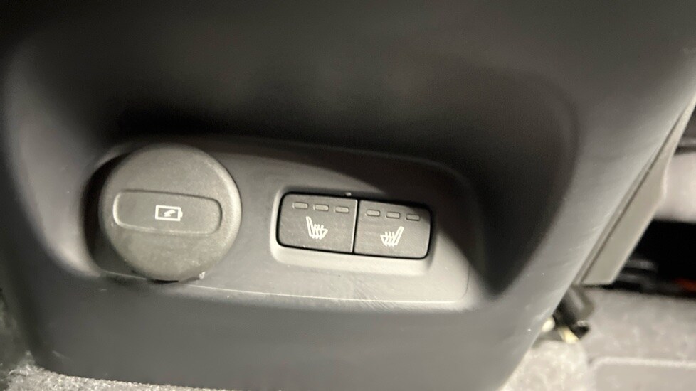 Used Volvo XC40 2025 for sale - 77397384: Photo 40