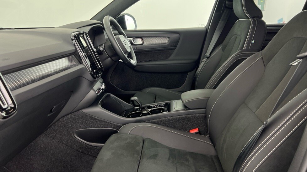 Used Volvo XC40 2025 for sale - 77397384: Photo 61