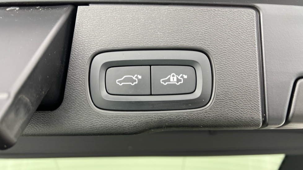 Used Volvo XC60 2022 for sale - 76183925: Photo 35