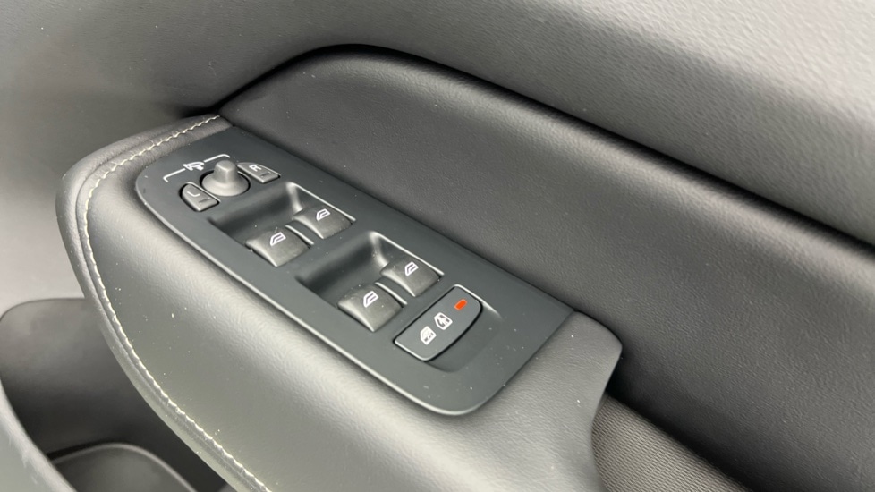 Used Volvo XC60 2025 for sale - 77031318: Photo 24