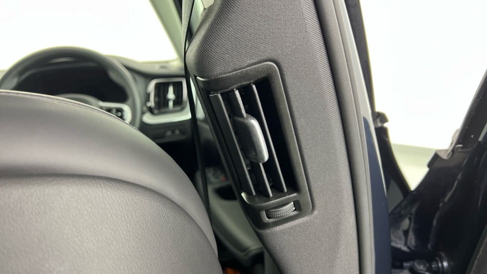 Used Volvo XC60 2025 for sale - 77031318: Photo 39