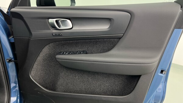 Used Volvo XC40 2024 for sale - 76208957: Photo 29