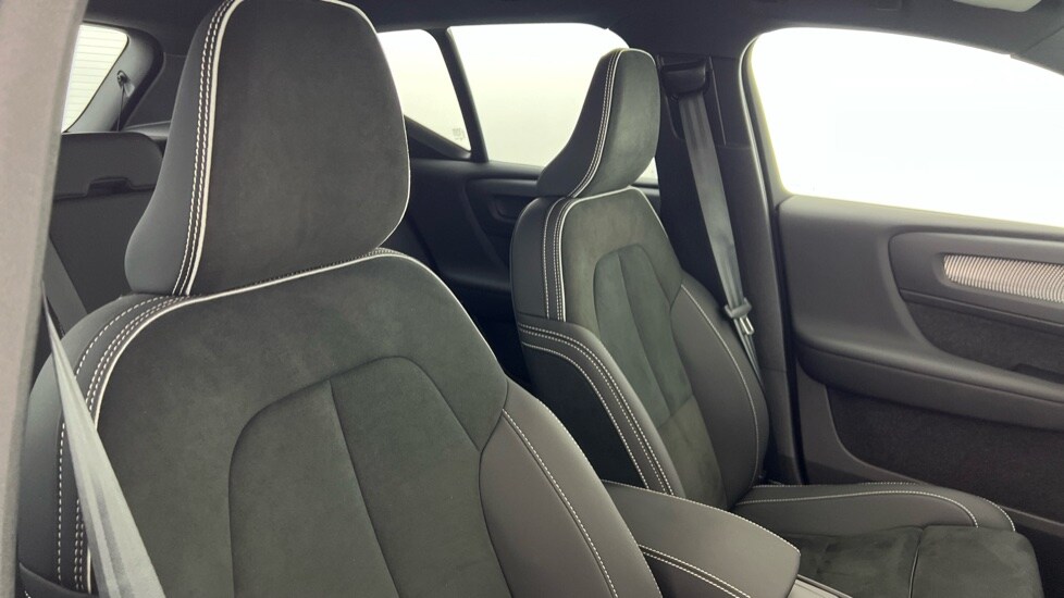 Used Volvo XC40 2024 for sale - 76208957: Photo 31