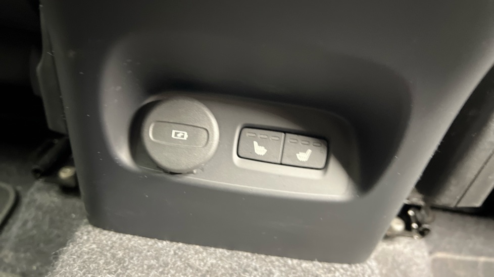 Used Volvo XC40 2025 for sale - 77552239: Photo 41