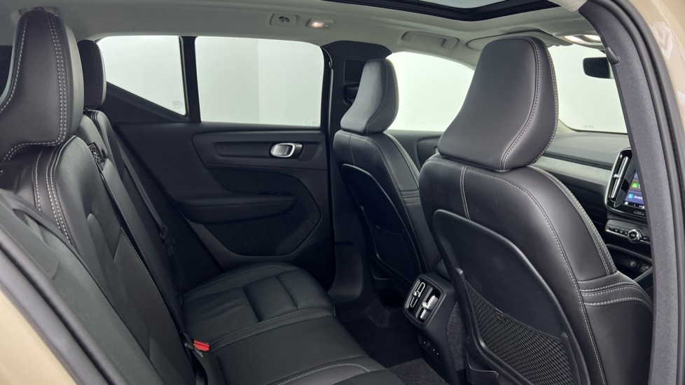 Used Volvo XC40 2025 for sale - 77552239: Photo 6