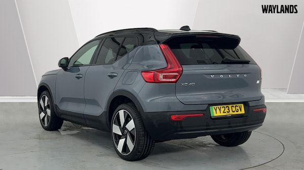 Used Volvo XC40 2023 for sale - 76196040: Photo 2