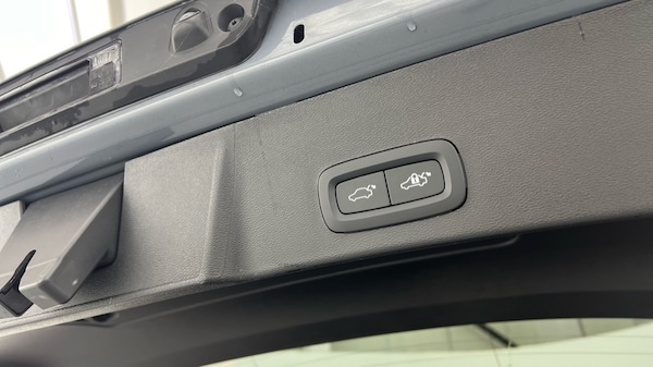 Used Volvo XC40 2023 for sale - 76196040: Photo 43