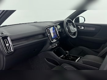 Used Volvo XC40 2023 for sale - 76196040: Photo 4