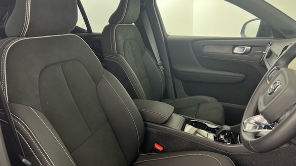 Used Volvo XC40 2023 for sale - 76196040: Photo 9