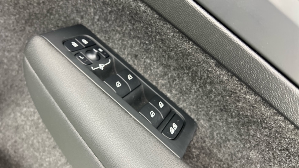 Used Volvo XC40 2024 for sale - 76647813: Photo 24