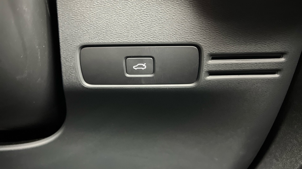 Used Volvo XC40 2024 for sale - 76647813: Photo 46