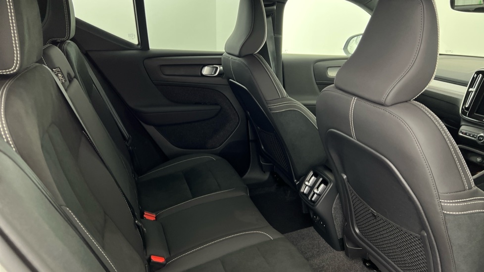 Used Volvo XC40 2024 for sale - 76647813: Photo 6