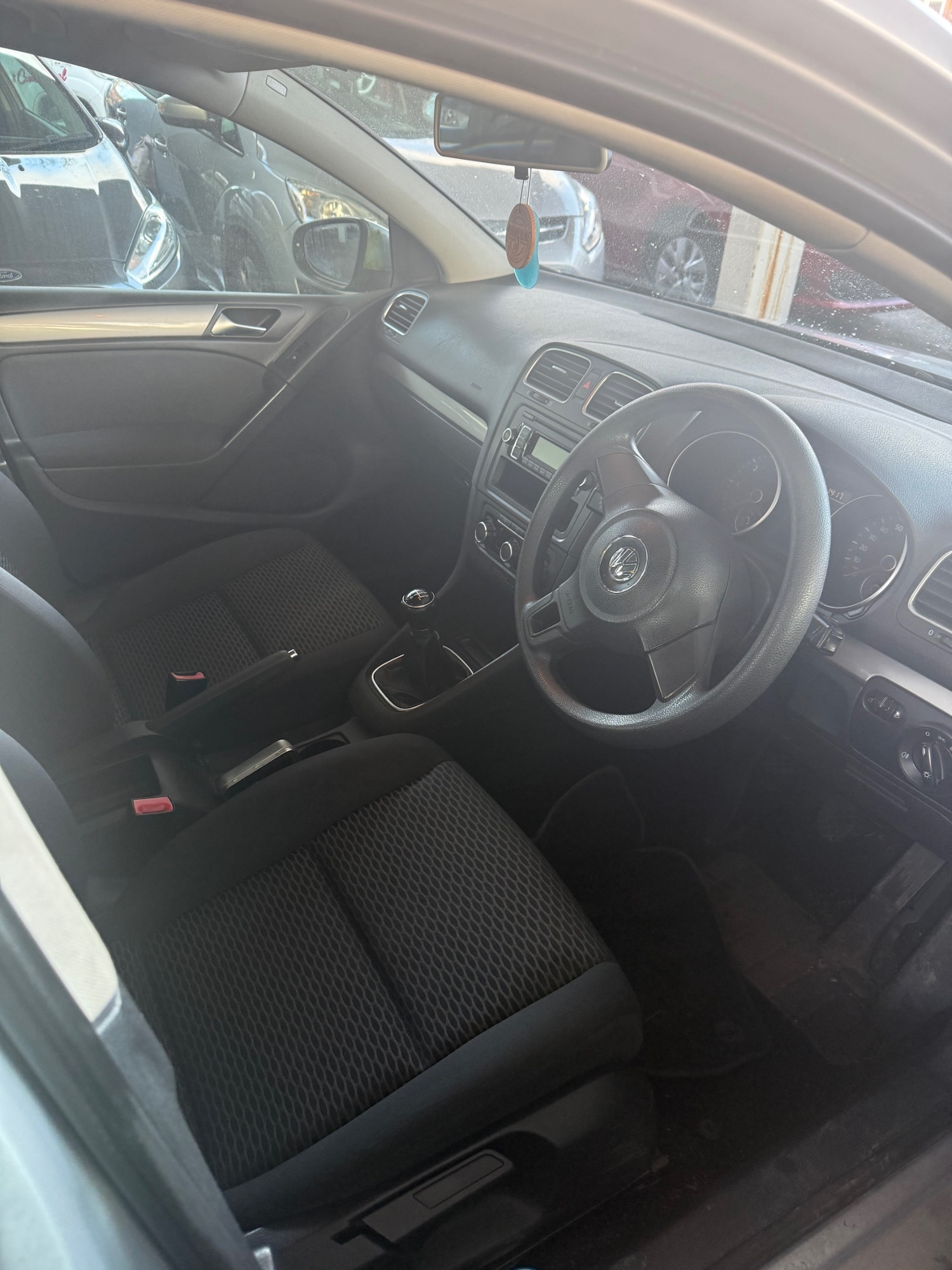 Used Volkswagen Golf 2010 for sale - 77125038: Photo 2