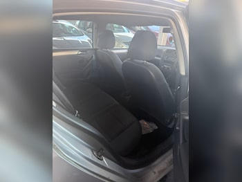 Used Volkswagen Golf 2010 for sale - 77125038: Photo