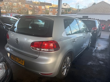 Used Volkswagen Golf 2010 for sale - 77125038: Photo