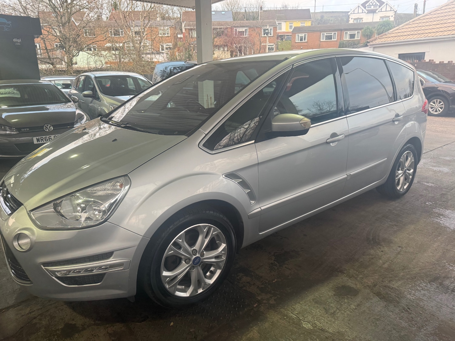 Used Ford S-Max 2011 for sale - 77063452: Photo 2