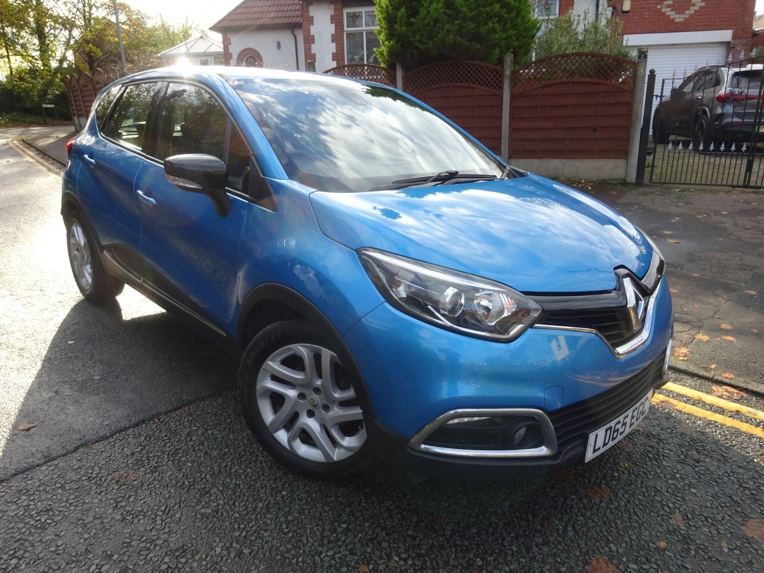 Used Renault Captur 2015 for sale - 76715151: Photo 1