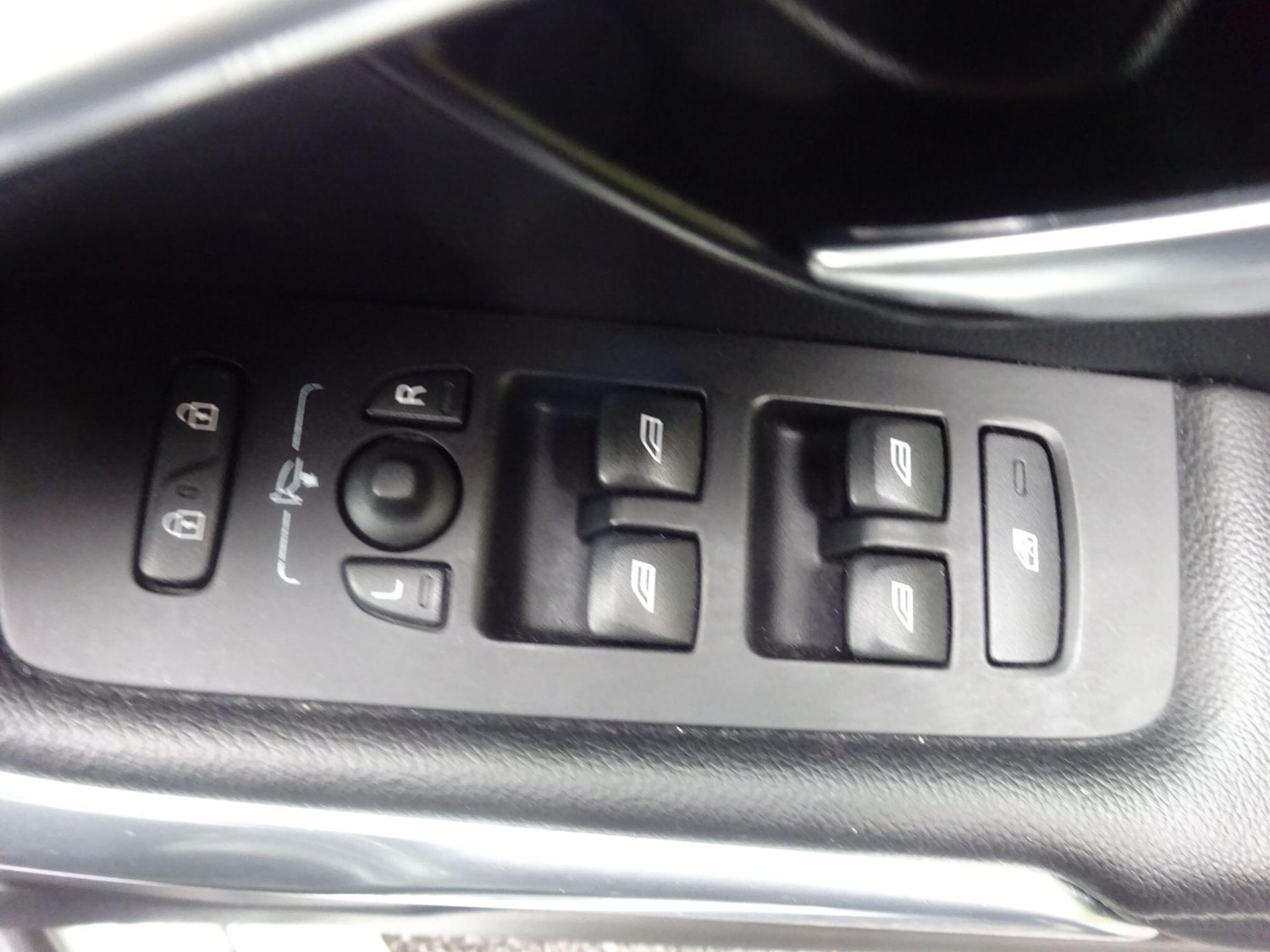 Used Volvo V40 2013 for sale - 76714410: Photo 30