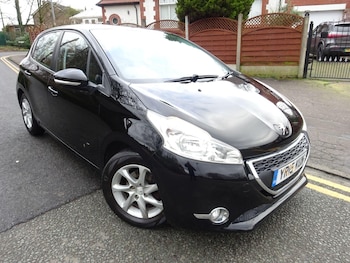Used Peugeot 208 2015 for sale - 77559646: Photo
