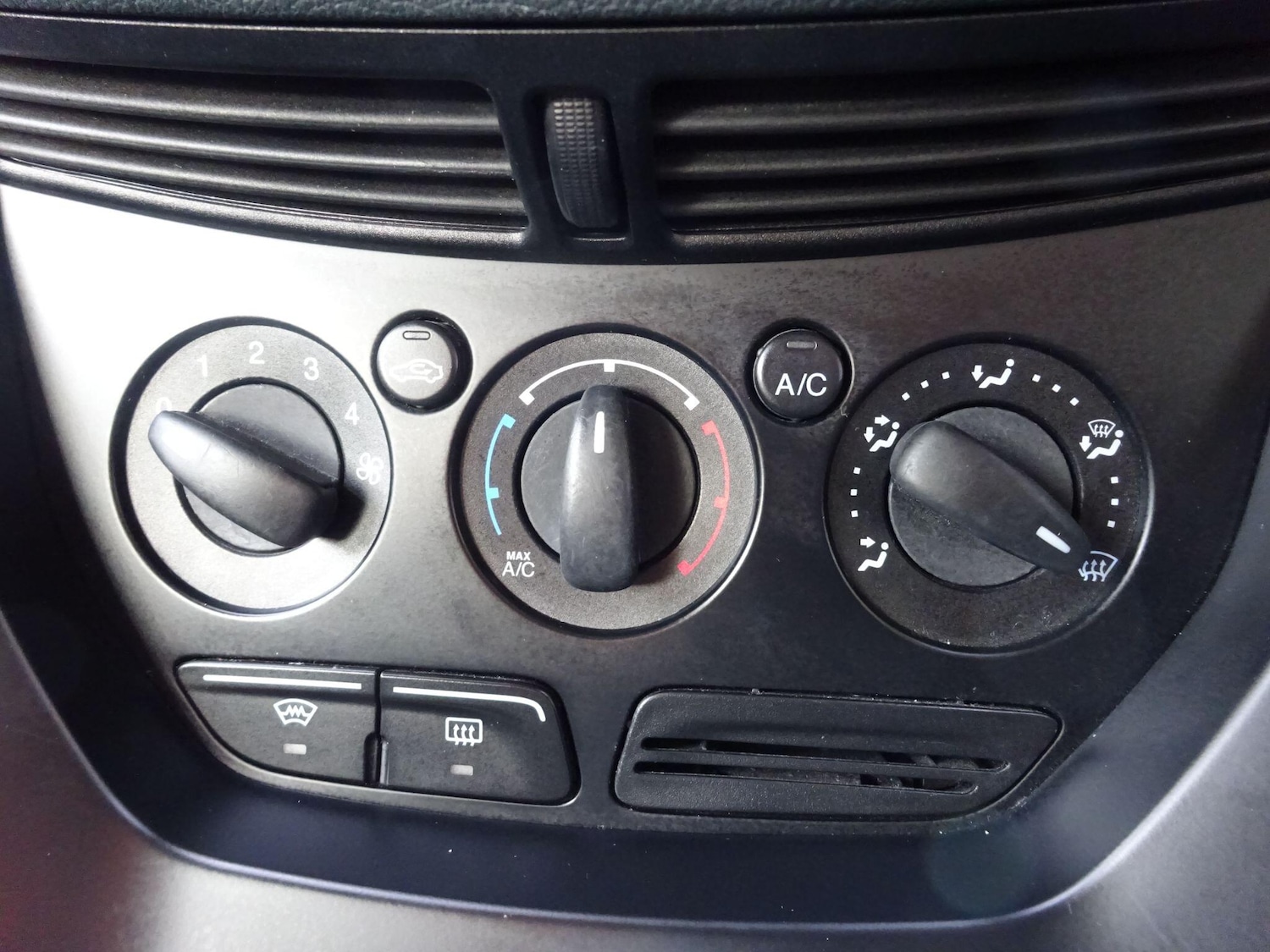 Used Ford C-Max 2014 for sale - 76714359: Photo 25