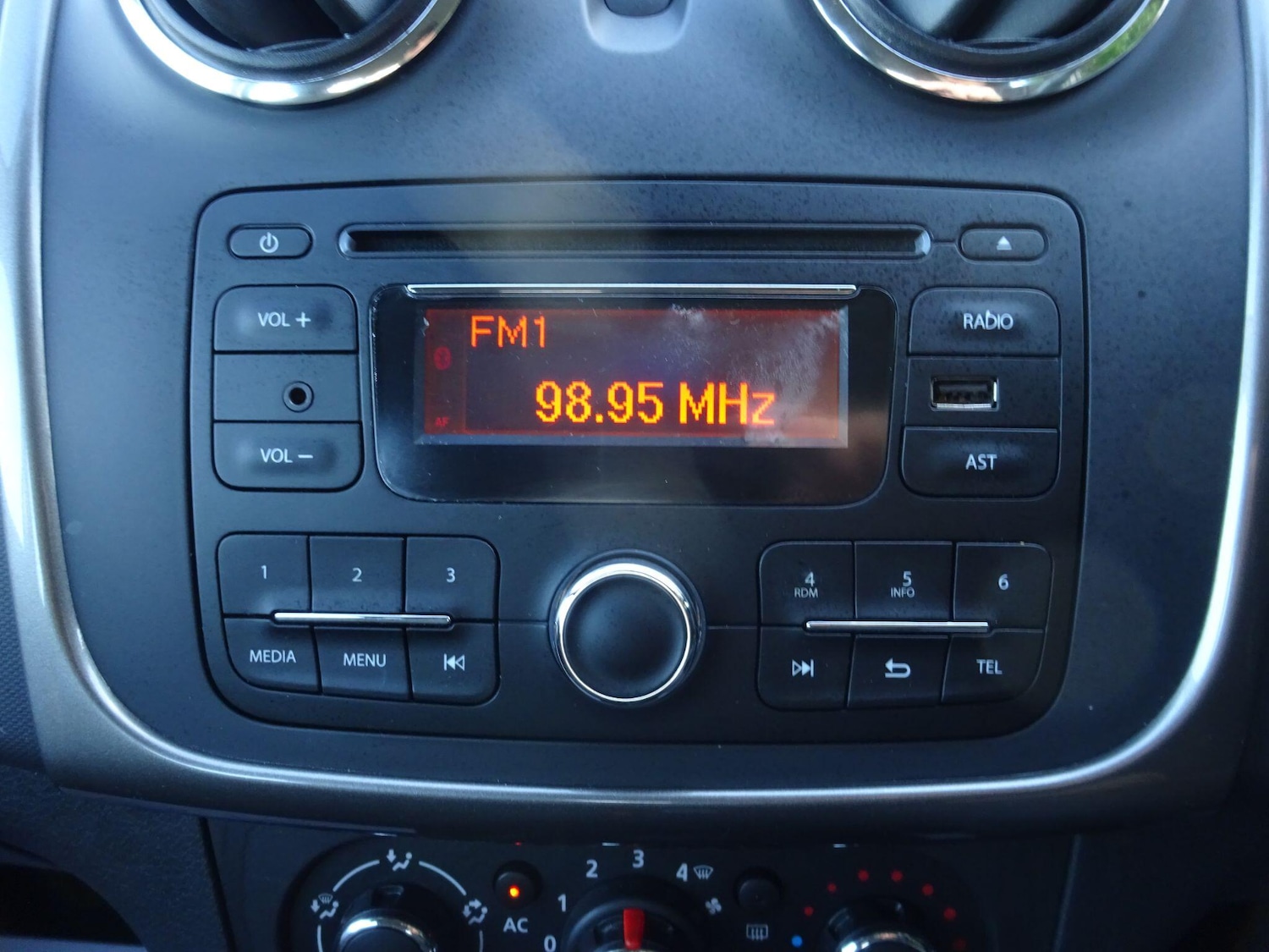 Used Dacia Sandero 2015 for sale - 76715448: Photo 19