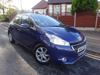 Used Peugeot 208 2014 for sale - 76714427: Photo