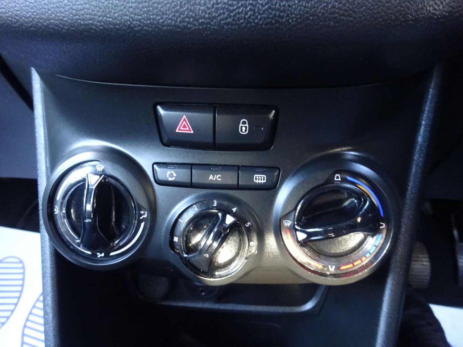 Used Peugeot 208 2014 for sale - 76714427: Photo 26