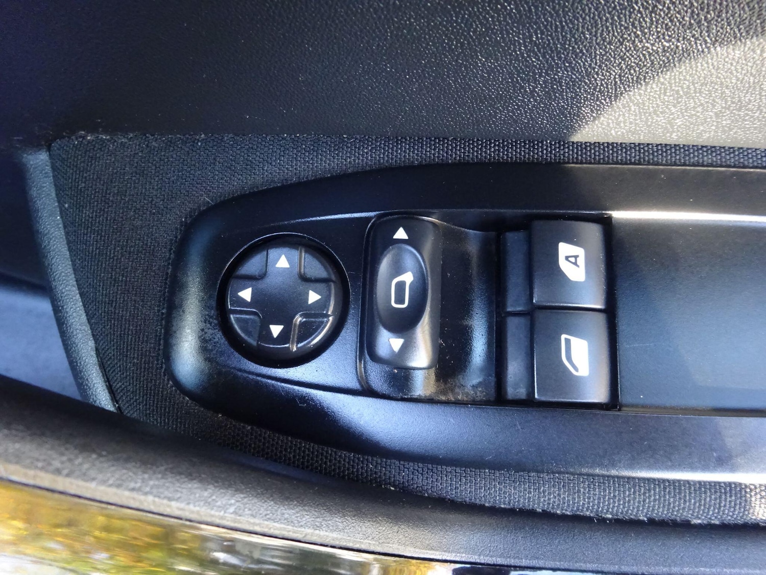 Used Peugeot 208 2014 for sale - 76714427: Photo 28