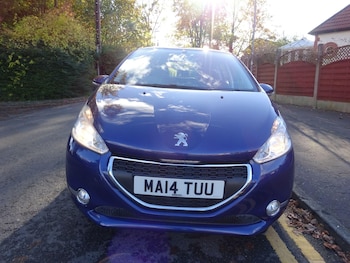 Used Peugeot 208 2014 for sale - 76714427: Photo