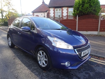 Used Peugeot 208 2014 for sale - 76714427: Photo